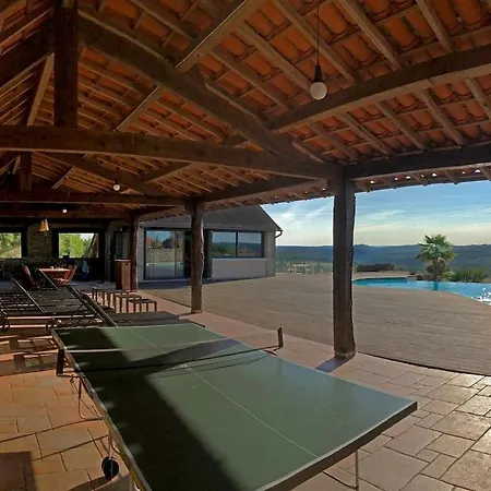 Les Maisons D'en & Piscine A Debordement Chauffee Vakantiehuis