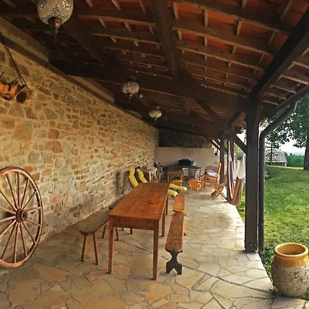 Les Maisons D'en & Piscine A Debordement Chauffee