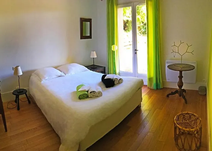 Les Maisons D'en & Piscine A Debordement Chauffee